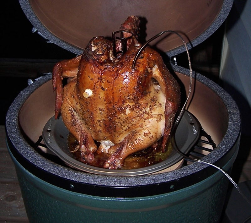 Keramicheskij-gril-Big-Green-Egg-S-3-min