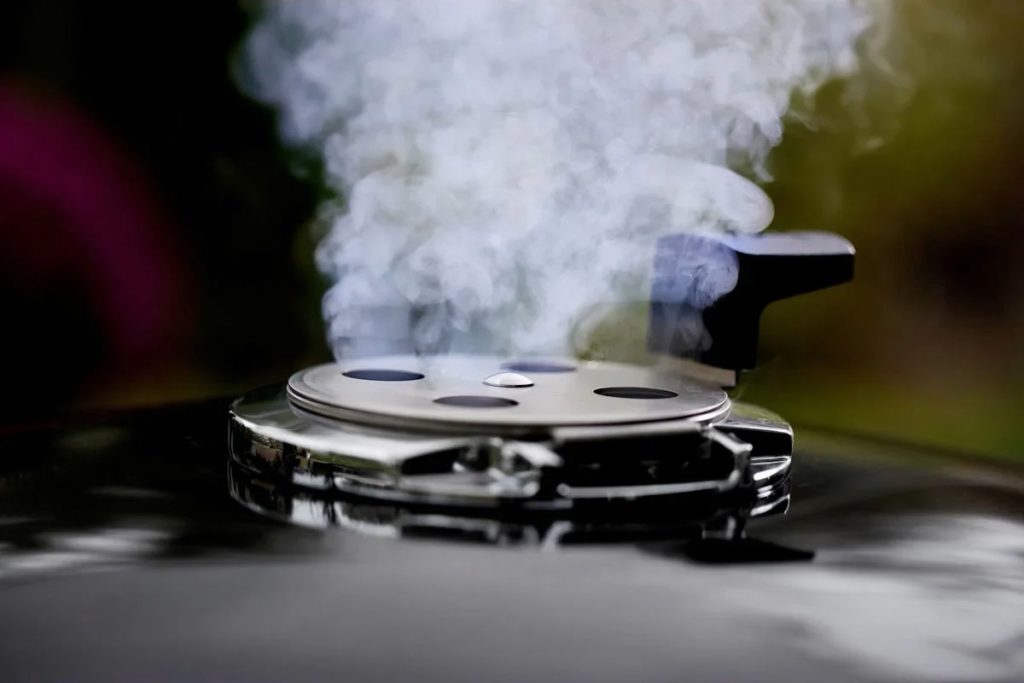 Угольный гриль Weber Summit Kamado